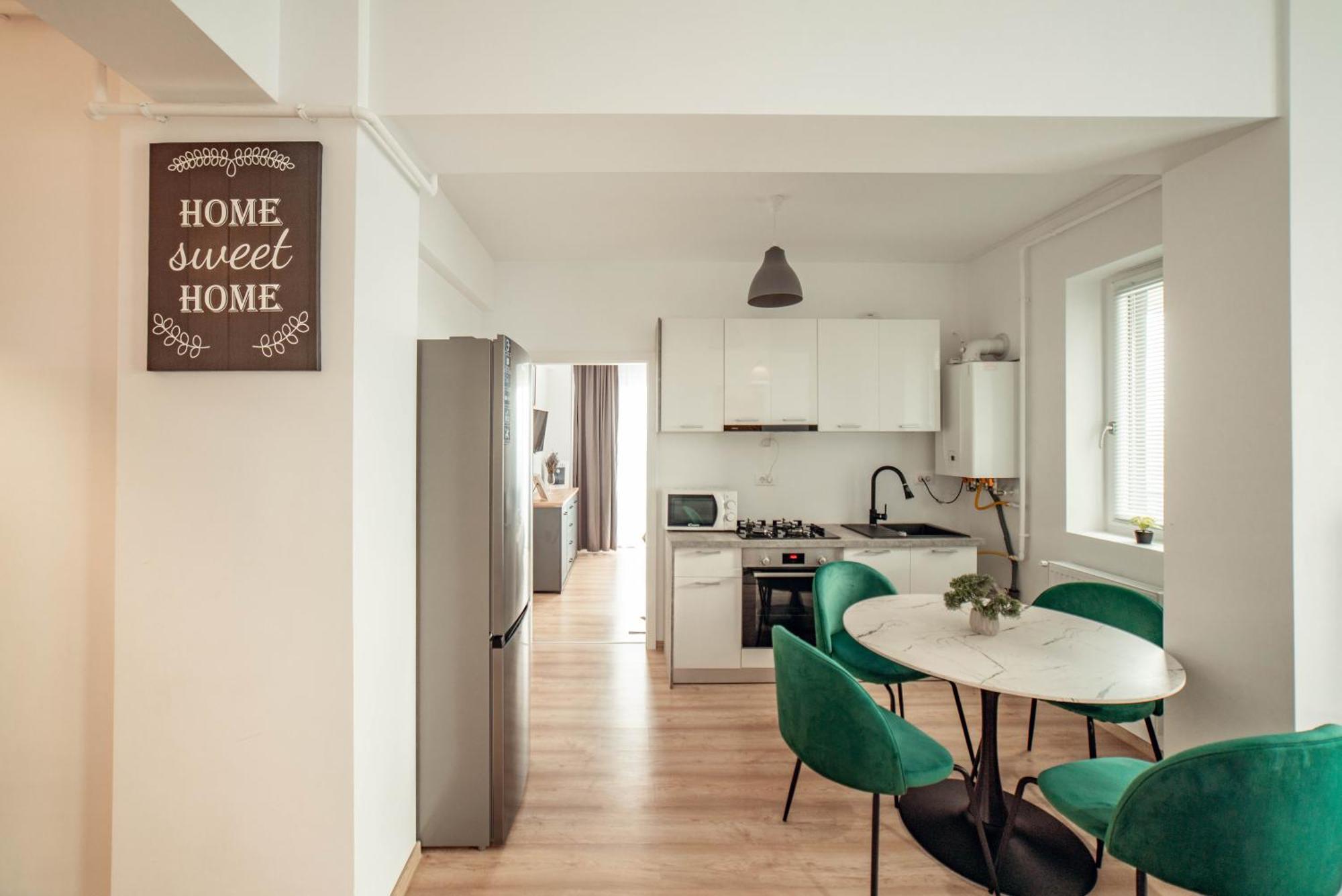 Cozycollection At Q Mall Apartment
